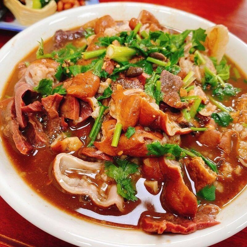 Boiled Pork Entrails with Cake Bits